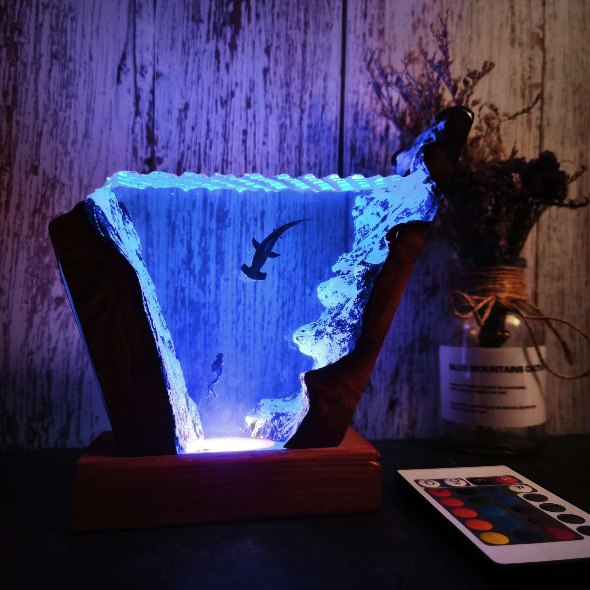 Resin Art Wedding Gift - زينة مضيئة على شكل سمكة قرش