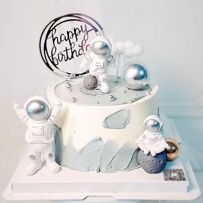 رائد الفضاء كعكة توبر للمساحة  - مراجعة Resin Art Alphabet وسعره